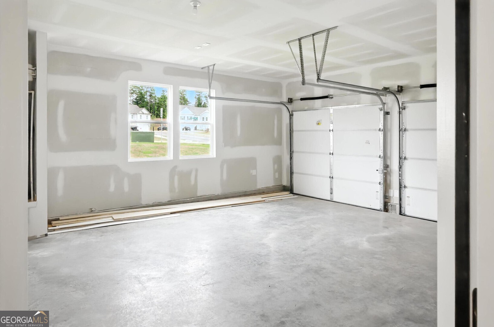6 Umber Lane Newnan, GA 30263 - Photo 5 of 43 an empty room with windows and entryway