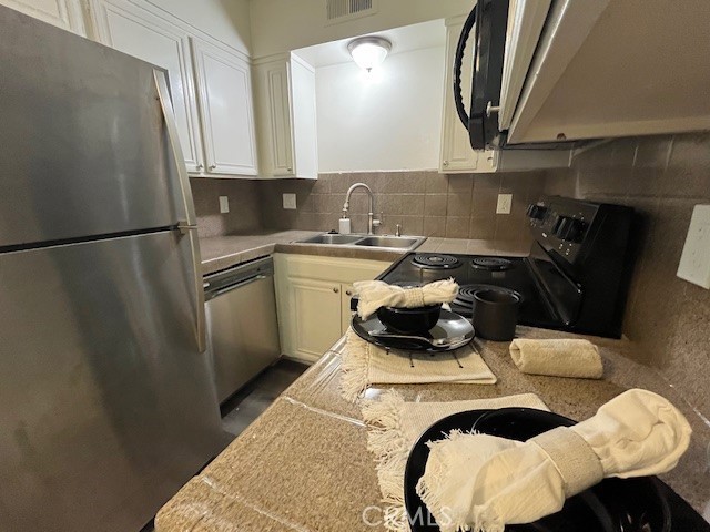 45313 Sunset Lane, Unit B6 #3 Palm Desert, CA 92260 - Photo 4 of 19 a kitchen with a sink appliances and cabinets