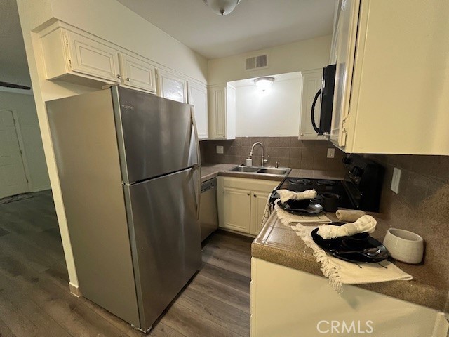 45313 Sunset Lane, Unit B6 #3 Palm Desert, CA 92260 - Photo 5 of 19 a kitchen with a sink appliances and cabinets
