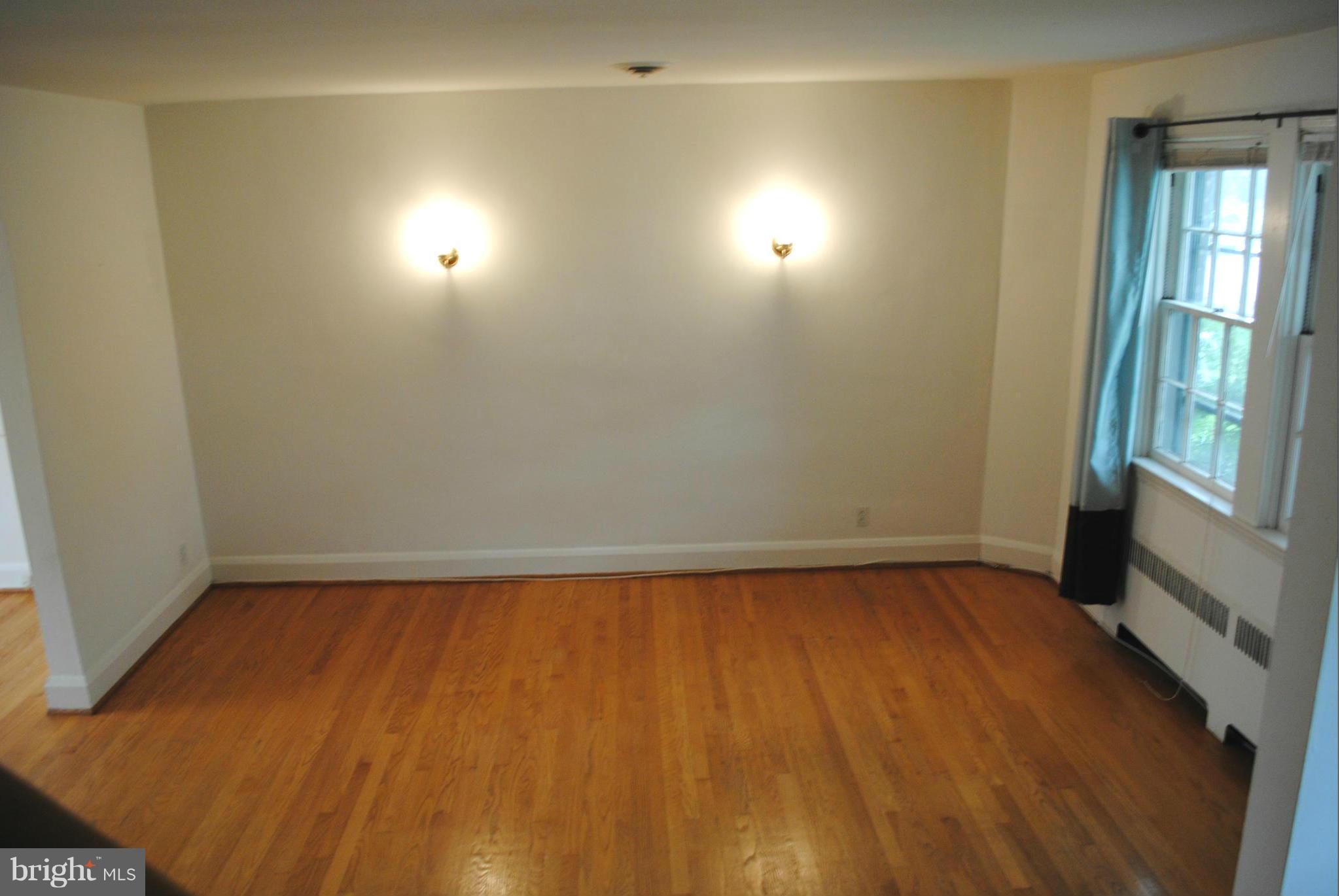 14 Dunkirk Road Baltimore, MD 21212 - Photo 3 of 19 Living Room