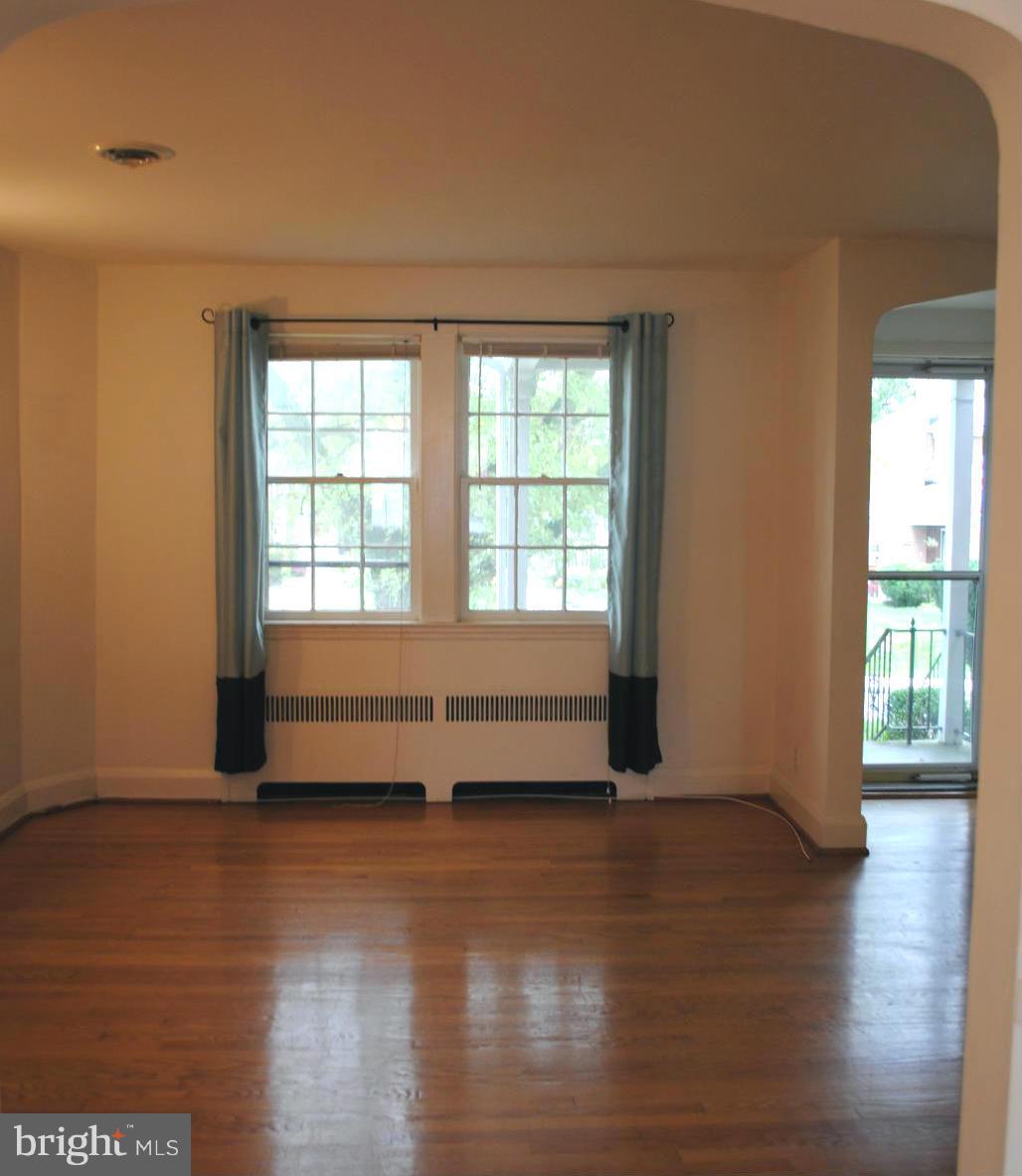 14 Dunkirk Road Baltimore, MD 21212 - Photo 4 of 19 Living Room