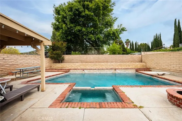 $739,000 | 21515 Alaminos Drive, Saugus, CA 91350