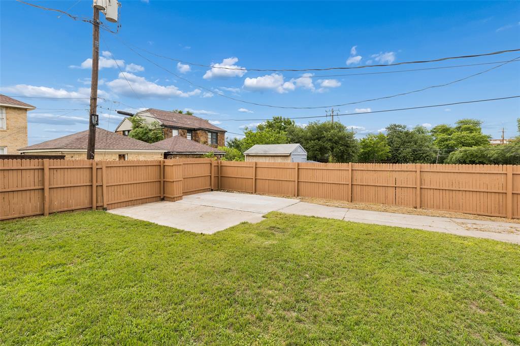 2427 Alco Avenue Dallas, TX 75211 - Photo 22 of 26 a view of a backyard