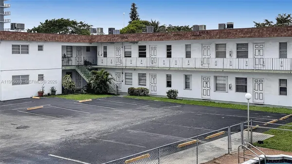 $1,400 | 2219 Polk Street, Unit 8A, Hollywood, FL 33020