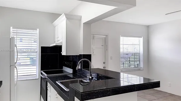 $1,400 | 2219 Polk Street, Unit 8A, Hollywood, FL 33020