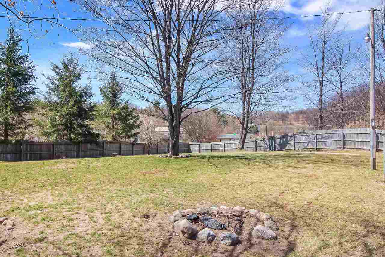 1162 South Pineview Road Suttons Bay, MI 49682 - Photo 2 of 31 1860067-1.JPG