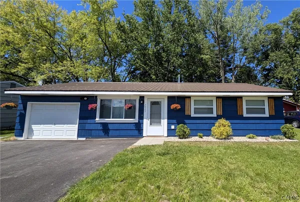 $189,900 | 7925 Rinaldo Boulevard East, Cicero, NY 13030