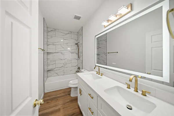 $2,375 | 6719 Roanoke Street, Unit A, Houston, TX 77028