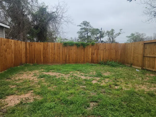 a view of house with backyard