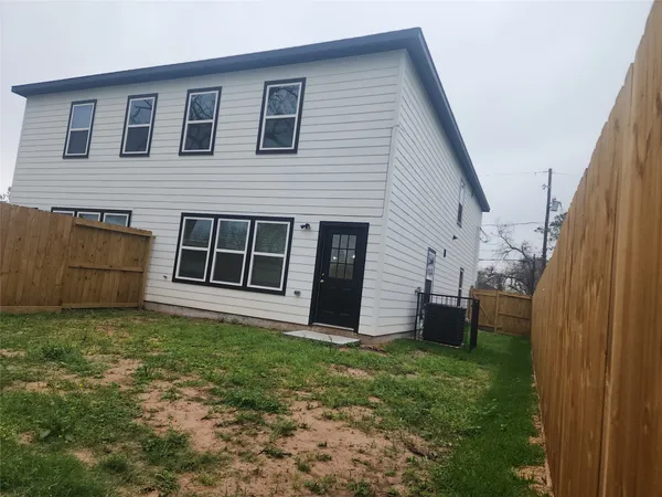 $2,375 | 6719 Roanoke Street, Unit A, Houston, TX 77028