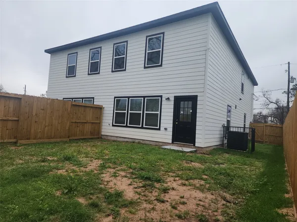 $2,375 | 6719 Roanoke Street, Unit A, Houston, TX 77028