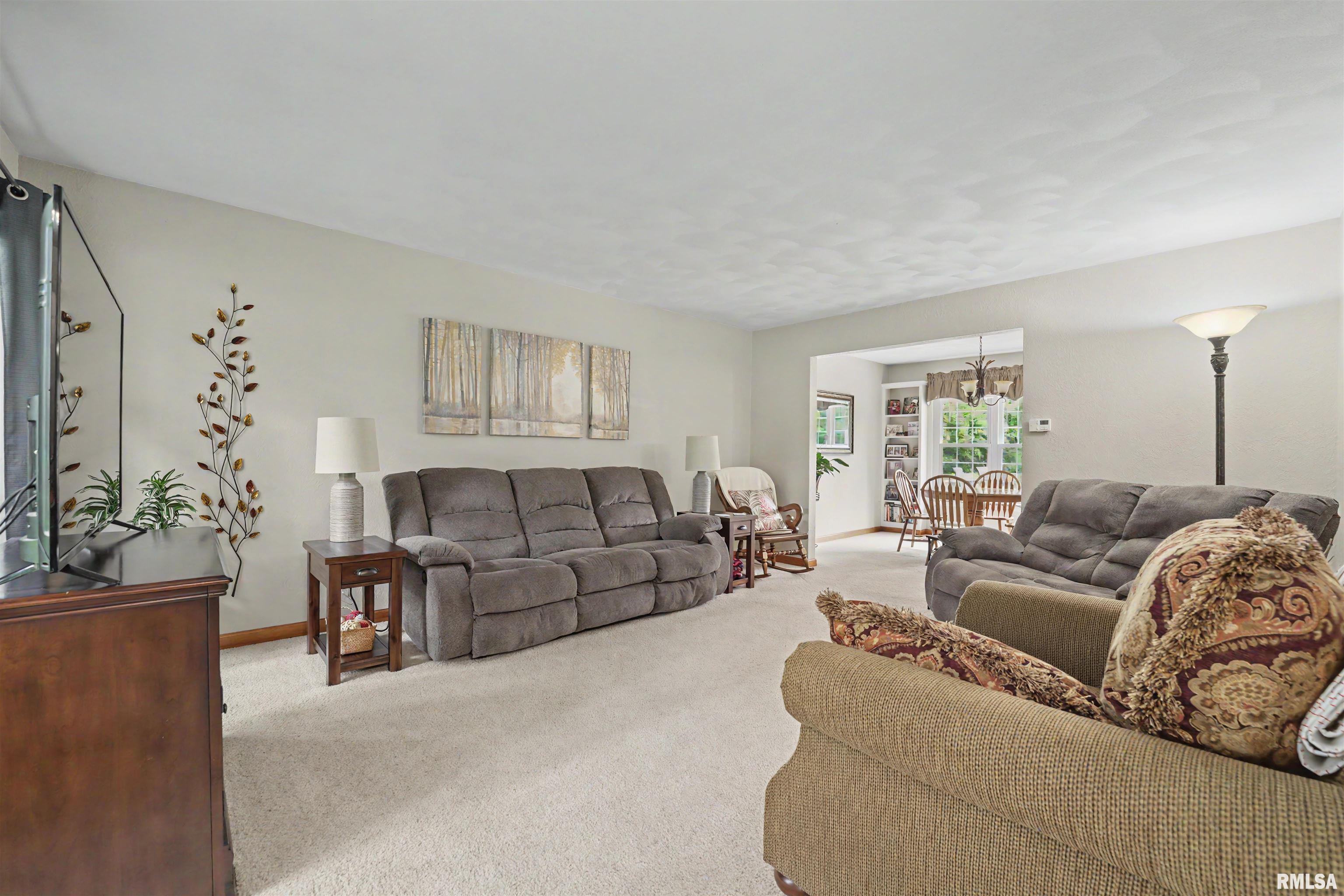 213 Woodlawn Road Lincoln, IL 62656 - Photo 2 of 36