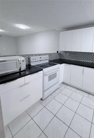 $2,200 | 10000 Northwest 80th Court, Unit 2247, Hialeah Gardens, FL 33016