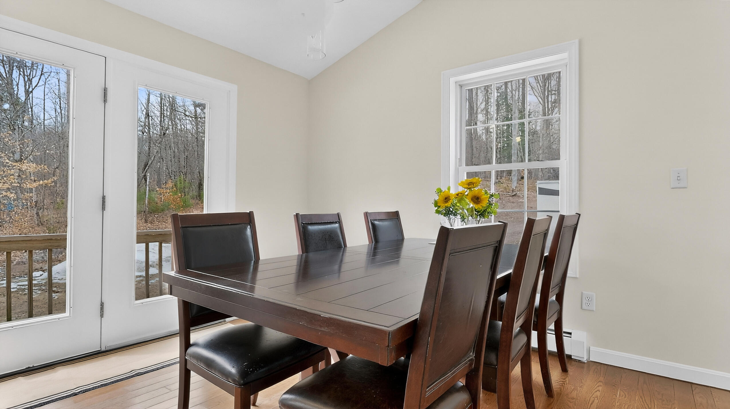 347 Quaker Ridge Road Casco, ME 04015 - Photo 27 of 59 Dining area