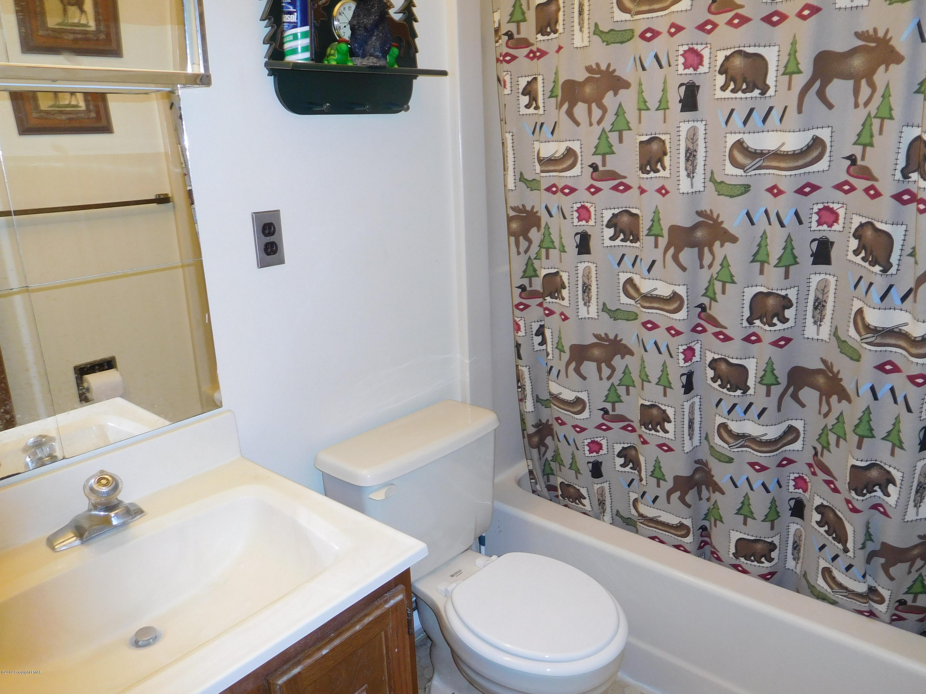 6031 Decker Road Bushkill, PA 18324 - Photo 18 of 18 second floor bath