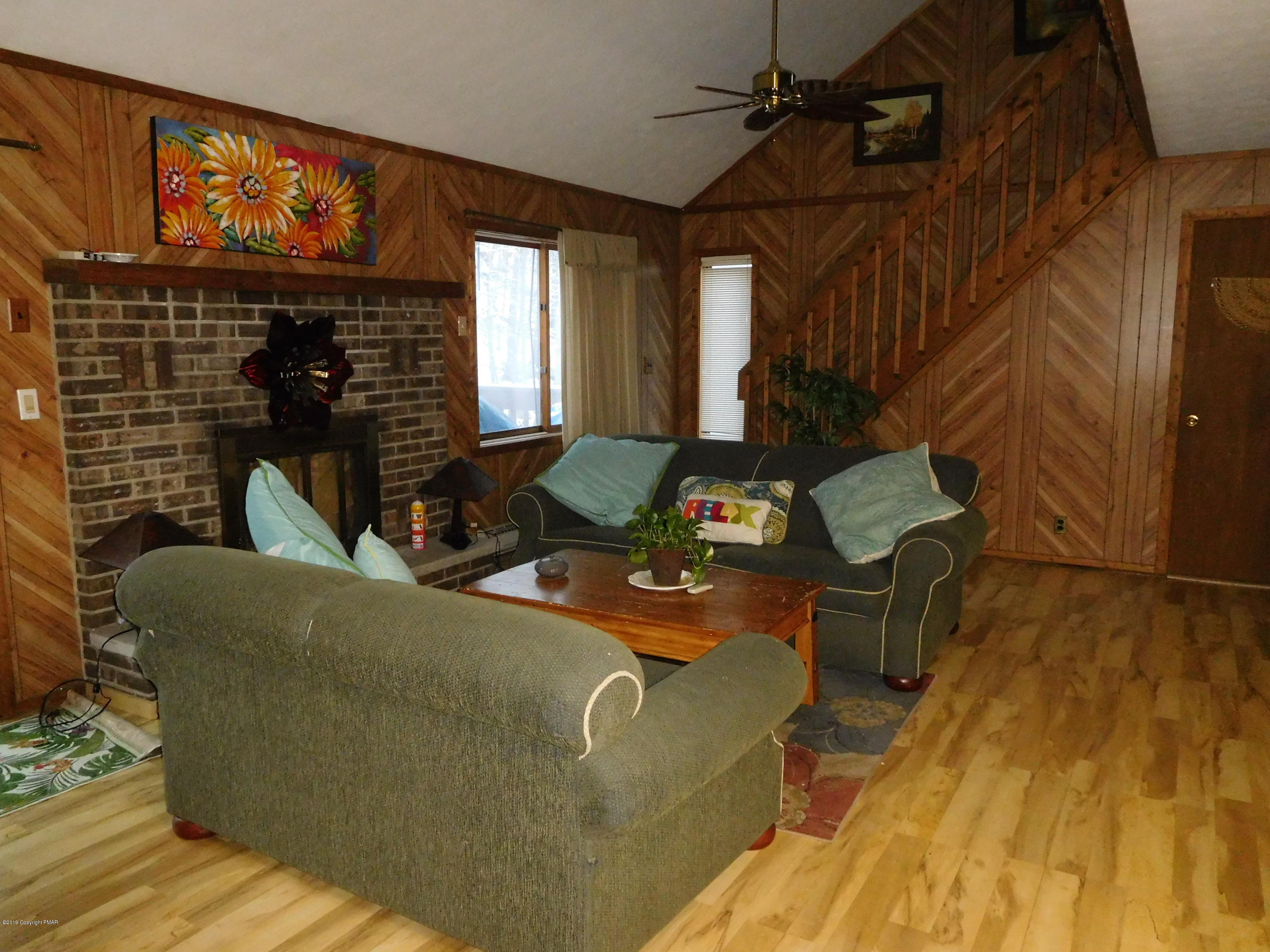 6031 Decker Road Bushkill, PA 18324 - Photo 5 of 18 living room