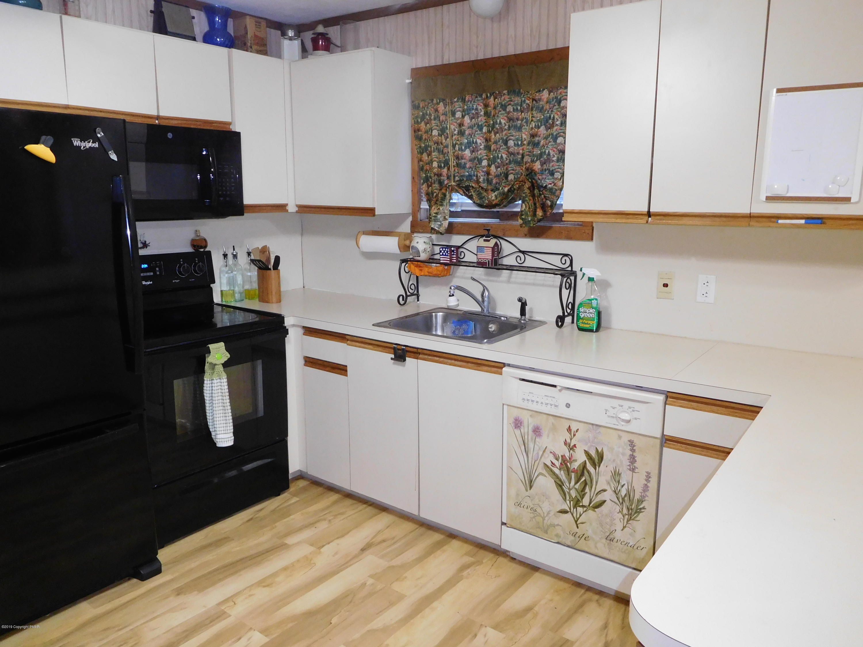 6031 Decker Road Bushkill, PA 18324 - Photo 9 of 18 kitchen