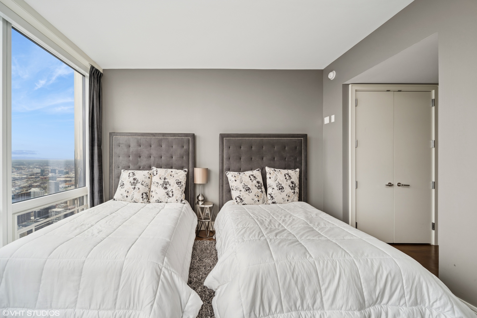 401 North Wabash Avenue, Unit 56D Chicago, IL 60611 - Photo 8 of 24 a bedroom with a large bed and a large window