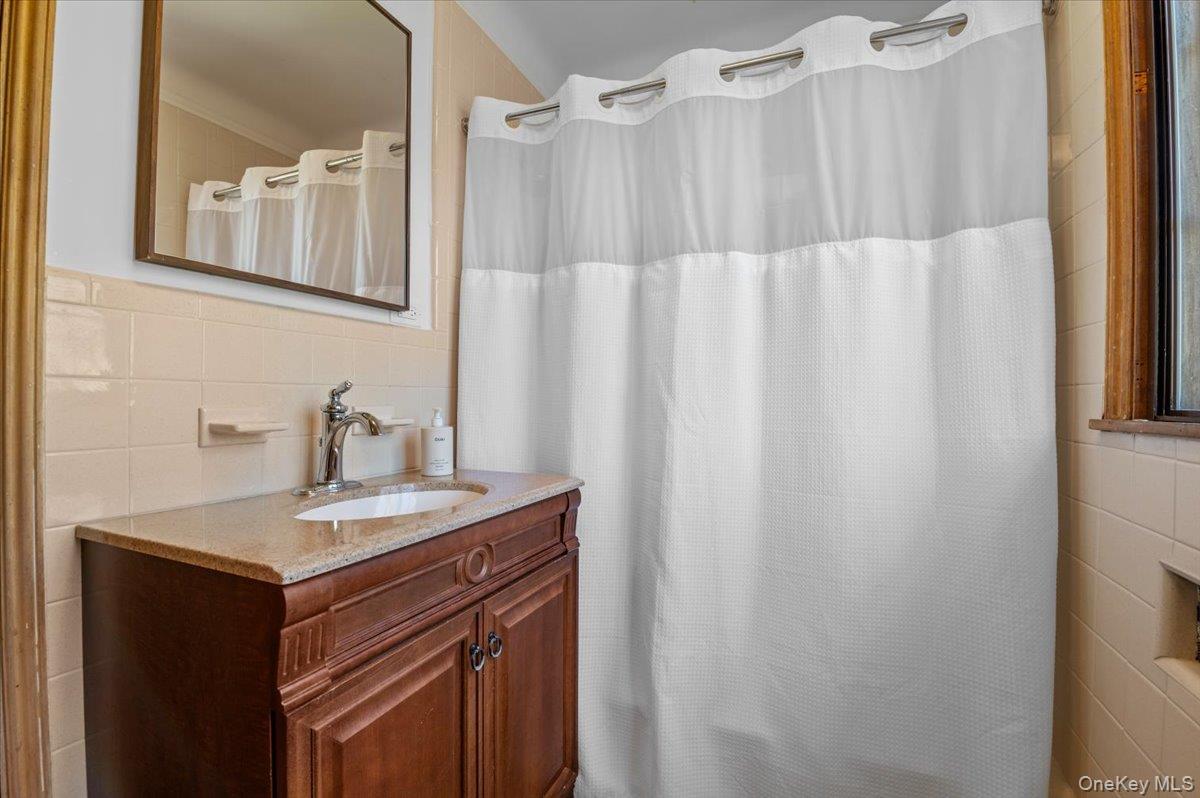 12 Hampton Road Port Washington, NY 11050 - Photo 30 of 36 Gallery Image 30