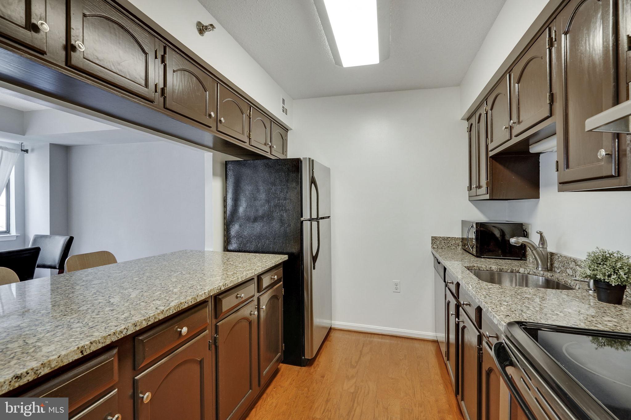 1301 North Courthouse Road, Unit 811 Arlington, VA 22201 - Photo 4 of 25