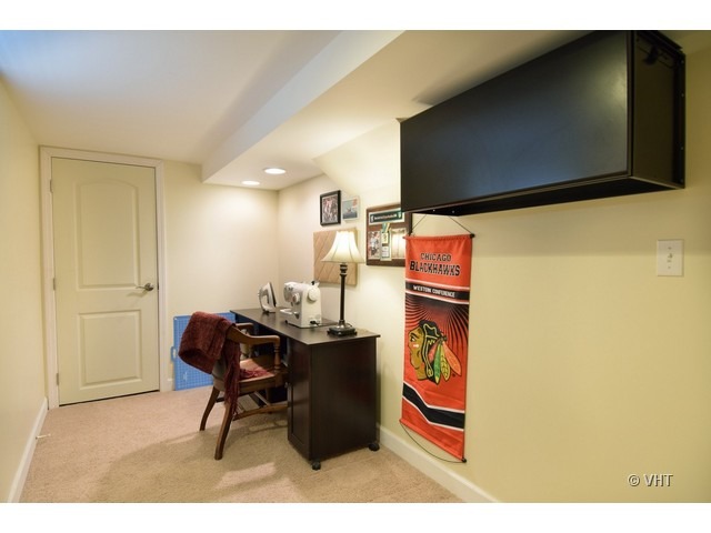 924 Spring Road Elmhurst, IL 60126 - Photo 16 of 18 a workspace with furniture and screen tv