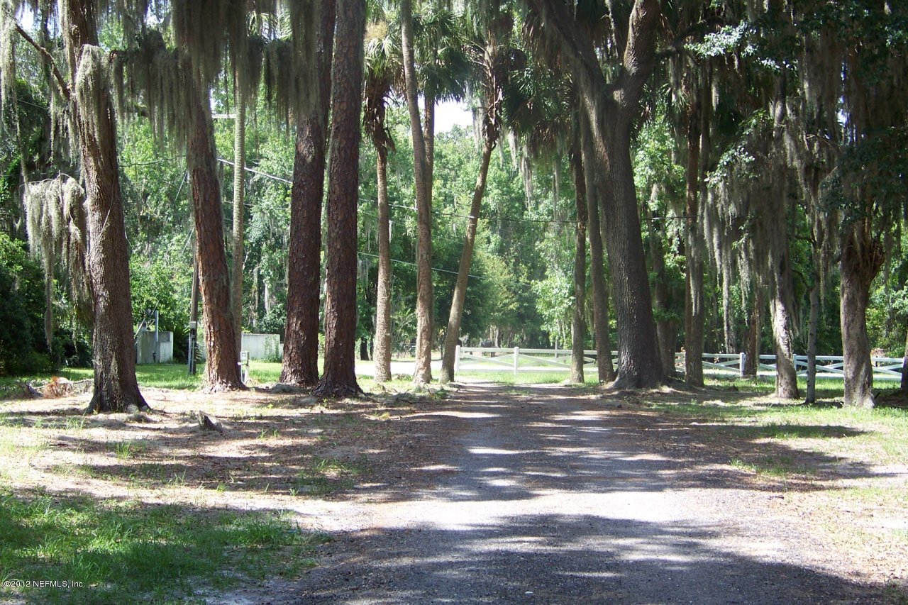 139 Parker Road Crescent City, FL 32112 - Photo 3 of 59 Front Entry to Property