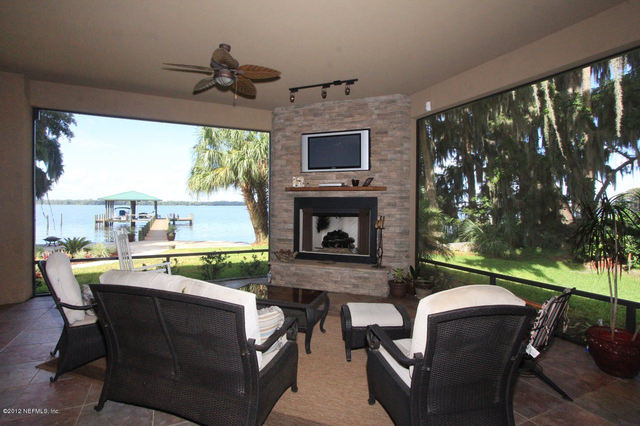 139 Parker Road Crescent City, FL 32112 - Photo 38 of 59 Enclosed porch w/fireplace