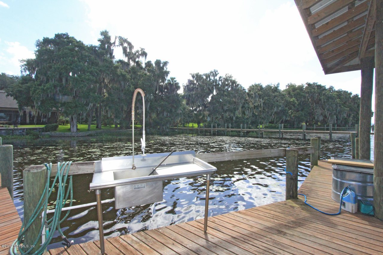 139 Parker Road Crescent City, FL 32112 - Photo 53 of 59 Fish cleaning station