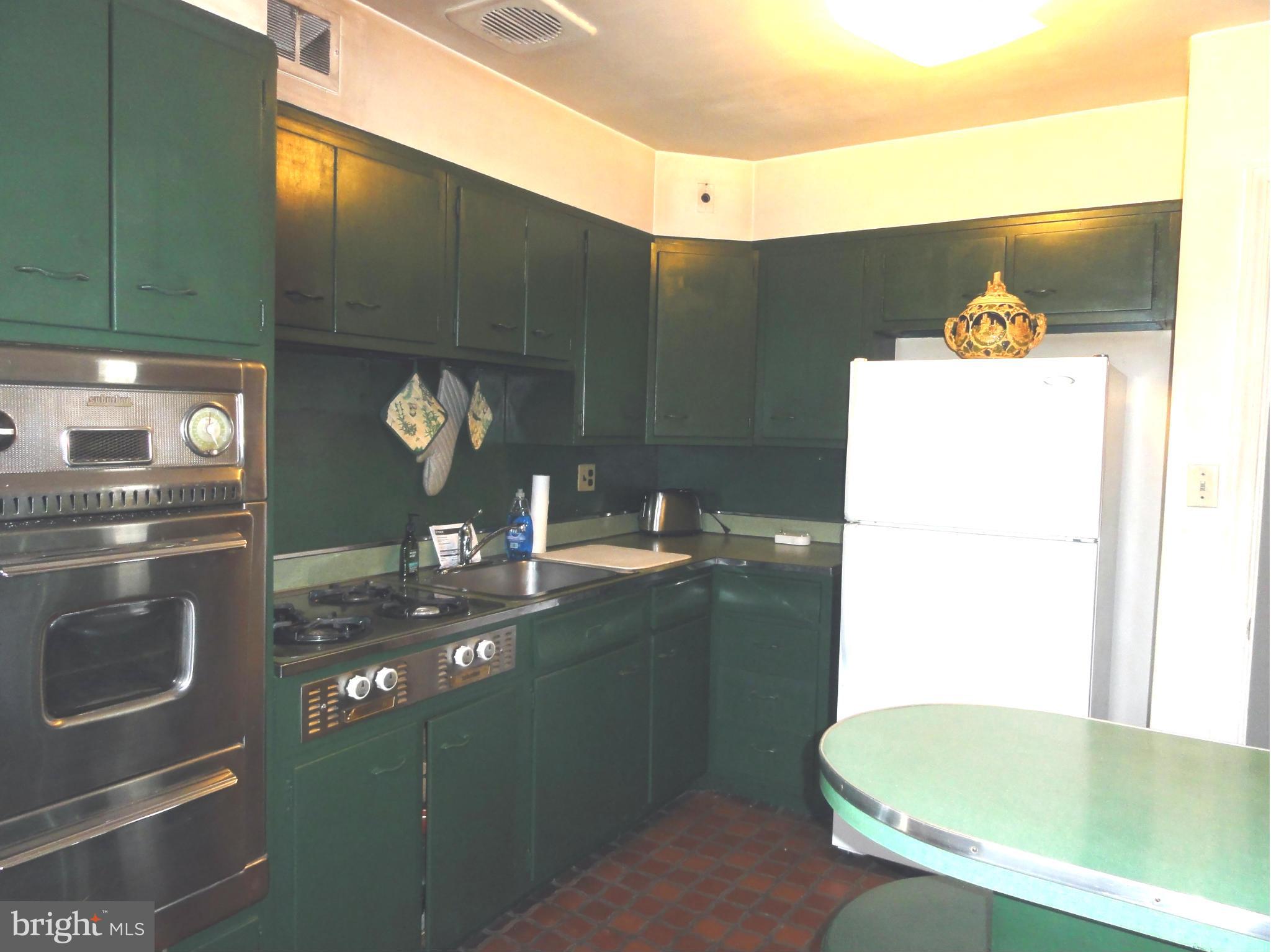 568 Shipley Road Linthicum Heights, MD 21090 - Photo 3 of 6 Kitchen