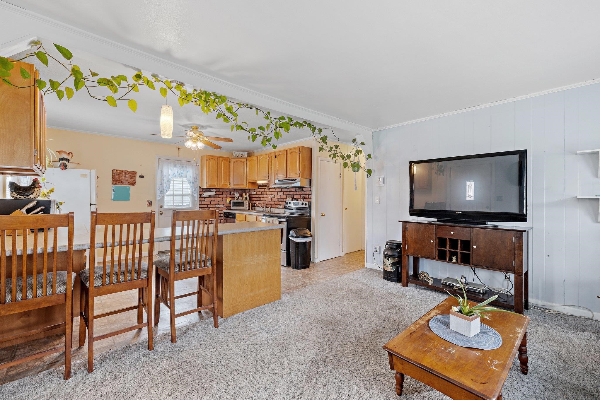 21 Gordon Street Manchester, NH 03109 - Photo 11 of 28 Gallery Image 11
