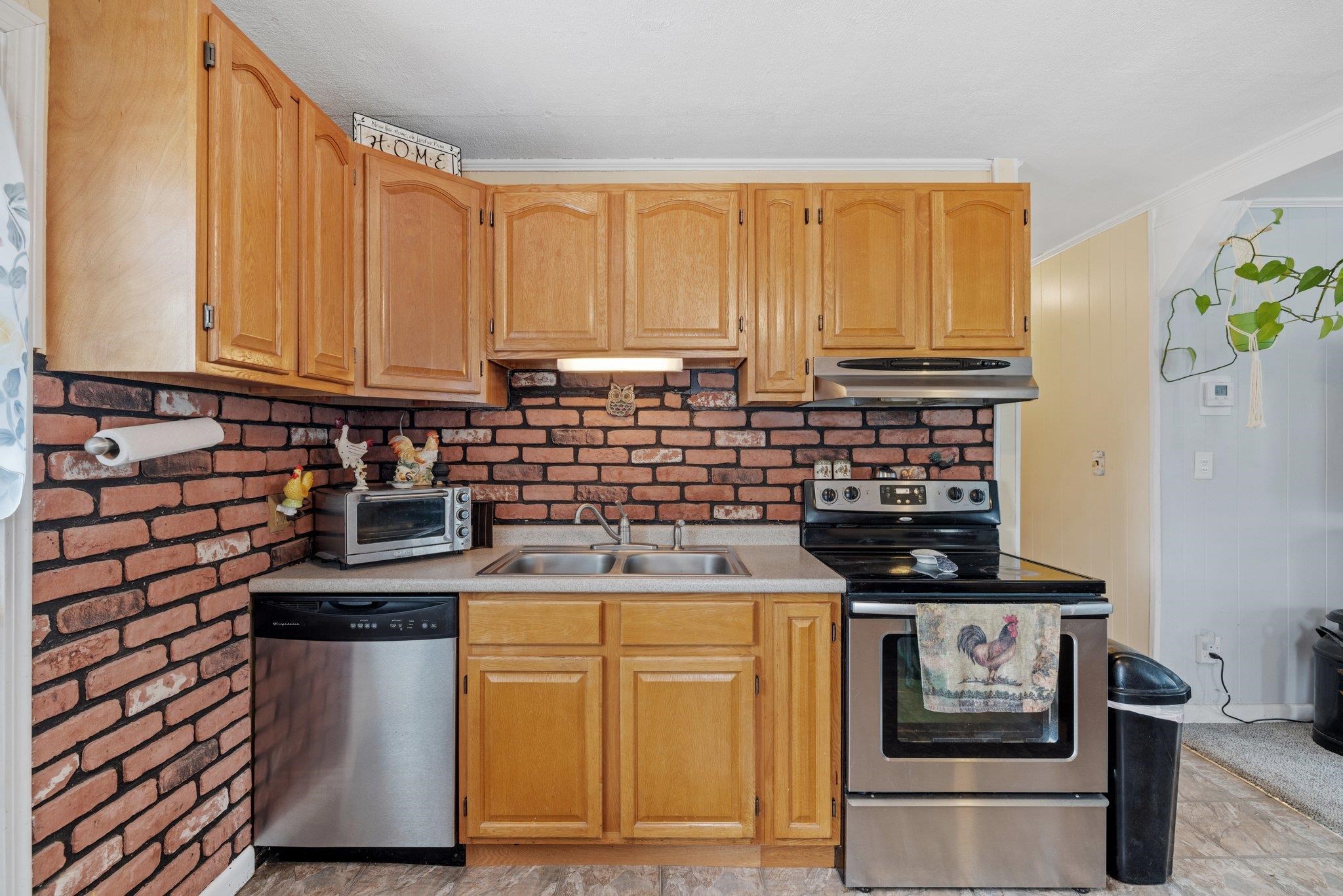 21 Gordon Street Manchester, NH 03109 - Photo 10 of 28 Gallery Image 10