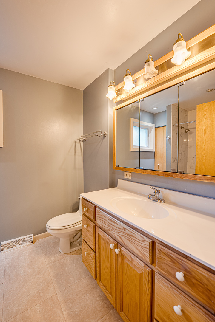 1127 Santa Rosa Avenue Wheaton, IL 60187 - Photo 19 of 31 Gallery Image 19