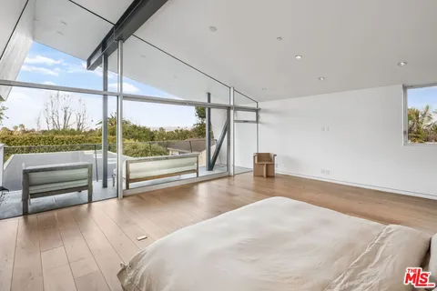 $24,950 | 3660 Inglewood Boulevard, Los Angeles, CA 90066