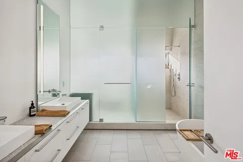 $24,950 | 3660 Inglewood Boulevard, Los Angeles, CA 90066