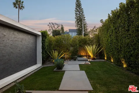 $24,950 | 3660 Inglewood Boulevard, Los Angeles, CA 90066