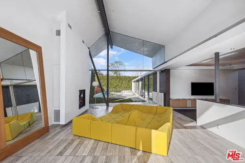 $24,950 | 3660 Inglewood Boulevard, Los Angeles, CA 90066