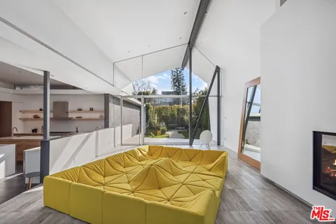 $24,950 | 3660 Inglewood Boulevard, Los Angeles, CA 90066