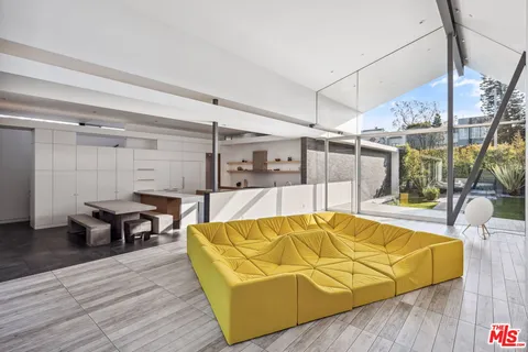 $24,950 | 3660 Inglewood Boulevard, Los Angeles, CA 90066