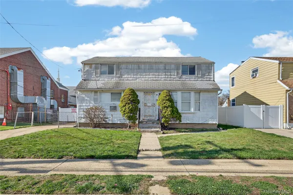 a front view of house with yard