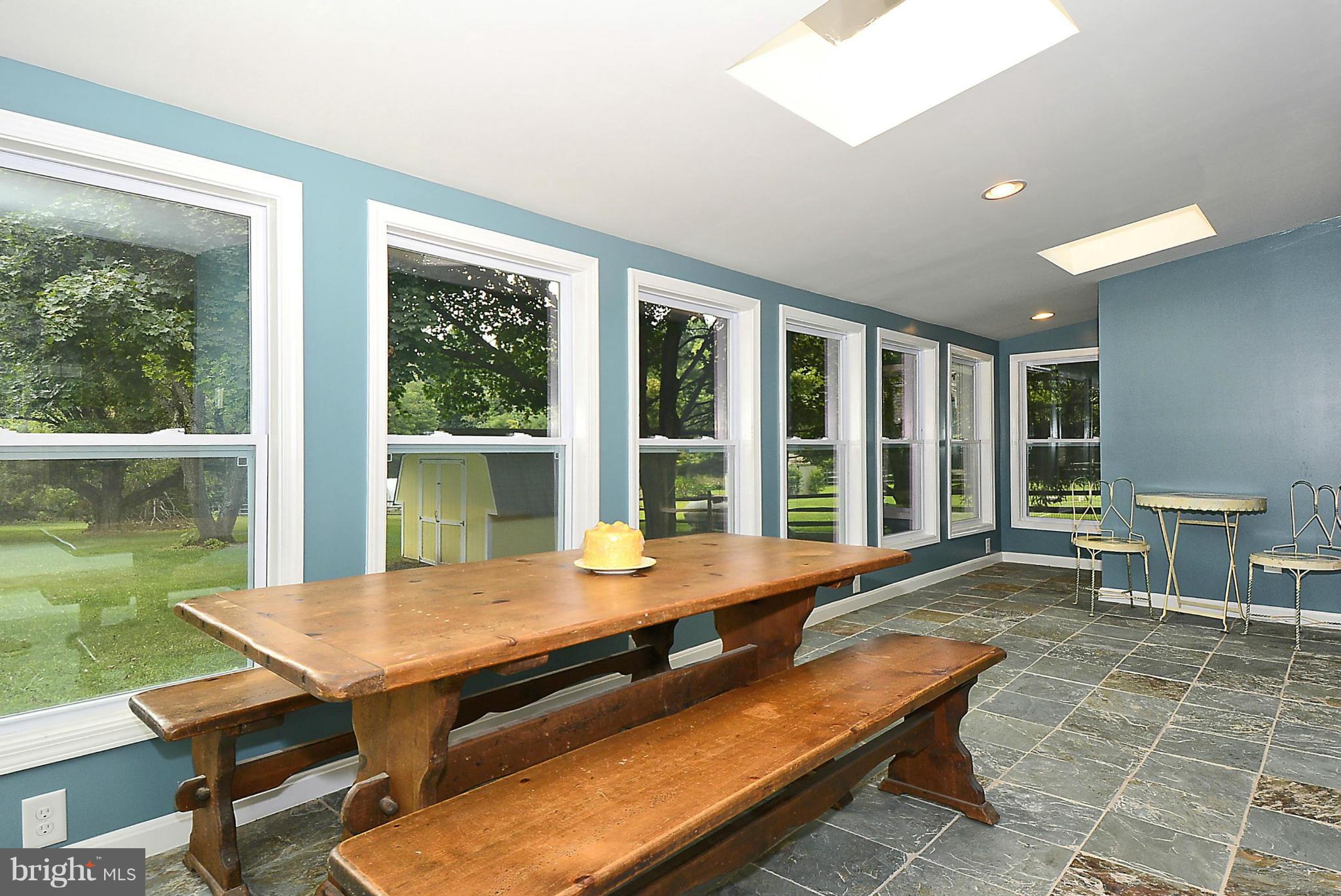 2732 Bird View Road Westminster, MD 21157 - Photo 11 of 23 DIning