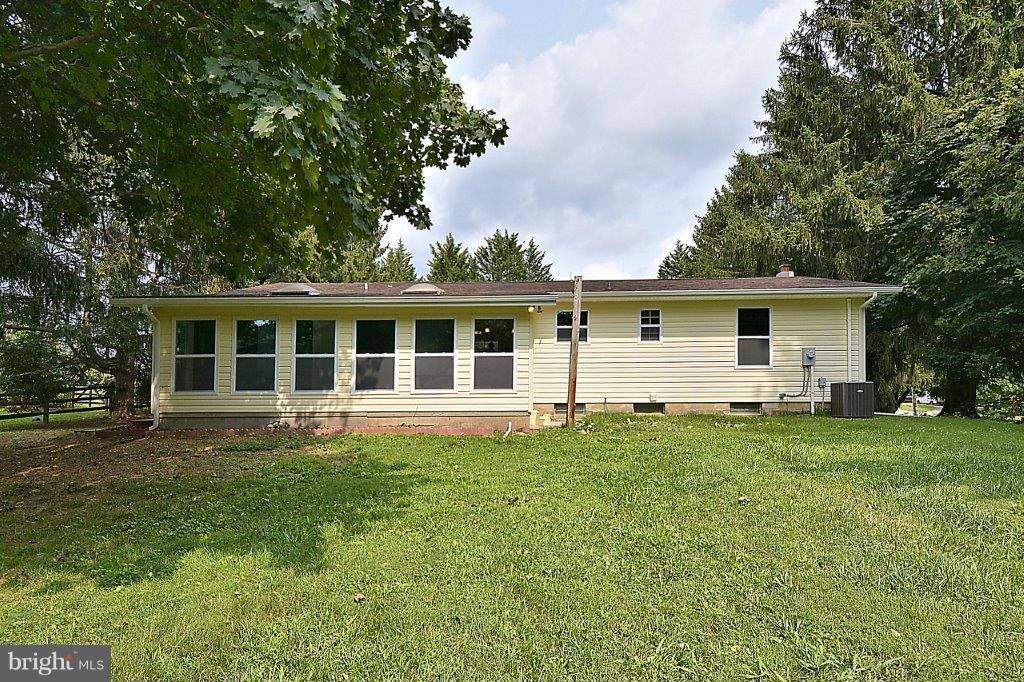 2732 Bird View Road Westminster, MD 21157 - Photo 4 of 23 Exterior (Rear)
