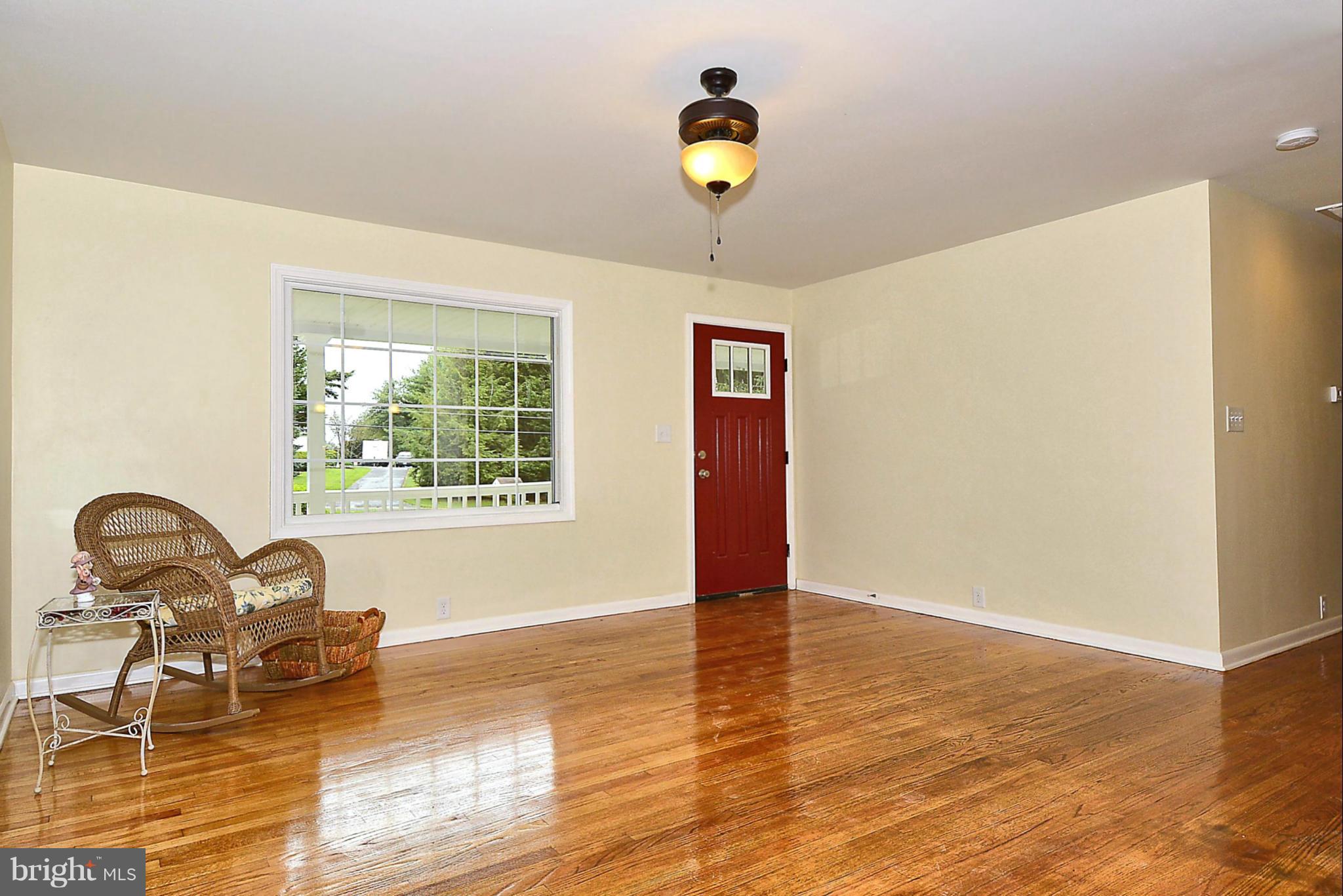 2732 Bird View Road Westminster, MD 21157 - Photo 6 of 23 Living Room