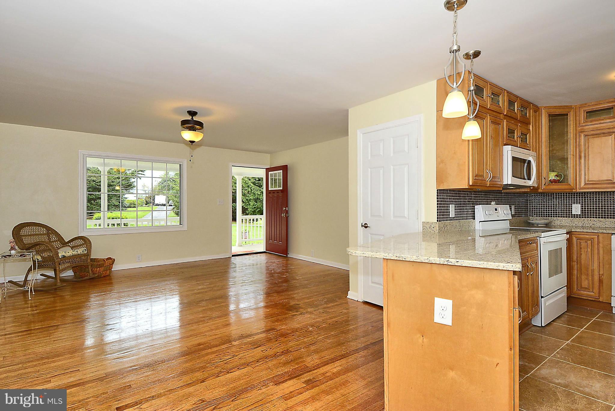 2732 Bird View Road Westminster, MD 21157 - Photo 7 of 23 Living Room