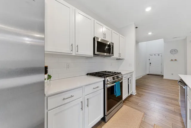 $389,900 | 2006 Tyrone Drive, Shakopee, MN 55379