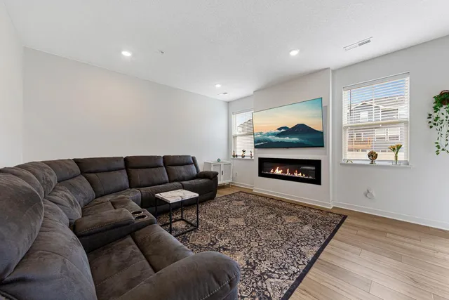 $389,900 | 2006 Tyrone Drive, Shakopee, MN 55379