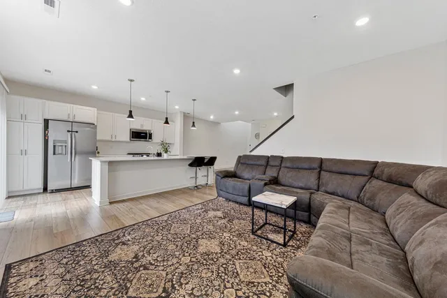 $389,900 | 2006 Tyrone Drive, Shakopee, MN 55379