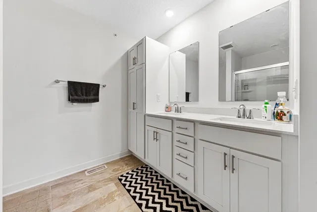 $389,900 | 2006 Tyrone Drive, Shakopee, MN 55379