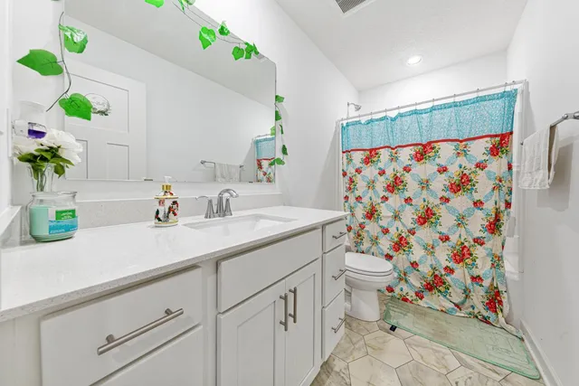 $389,900 | 2006 Tyrone Drive, Shakopee, MN 55379