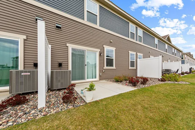 $389,900 | 2006 Tyrone Drive, Shakopee, MN 55379