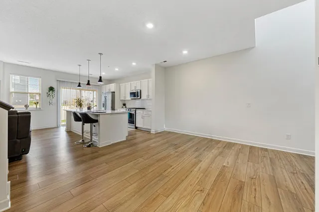 $389,900 | 2006 Tyrone Drive, Shakopee, MN 55379